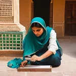 Home 9 문화재수리 관련 직업 전망 - **Prompt 1: Artisans and Architect at a Mughal-era Havel.**
* **Subject:** A meticulously deta...